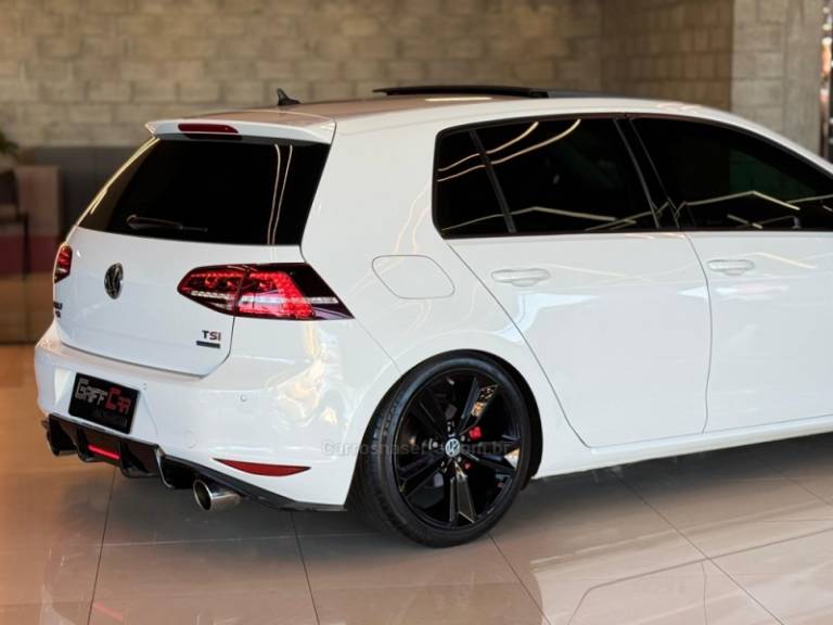 VOLKSWAGEN - GOLF - 2013/2014 - Branca - R$ 89.900,00
