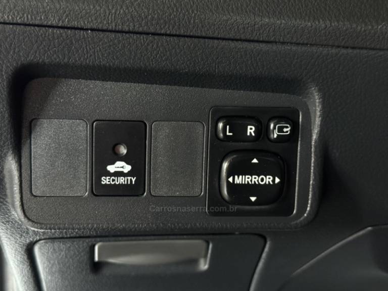 TOYOTA - COROLLA - 2012/2013 - Prata - R$ 65.900,00