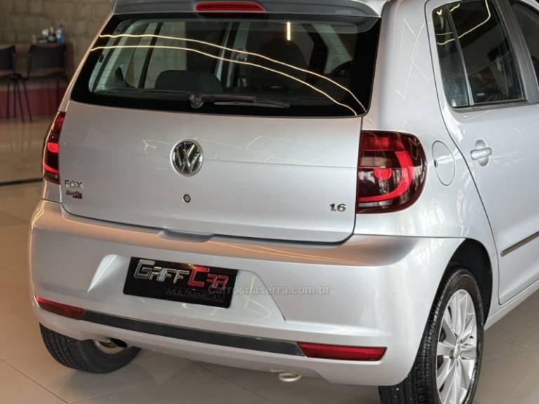 VOLKSWAGEN - FOX - 2010/2011 - Prata - R$ 39.900,00