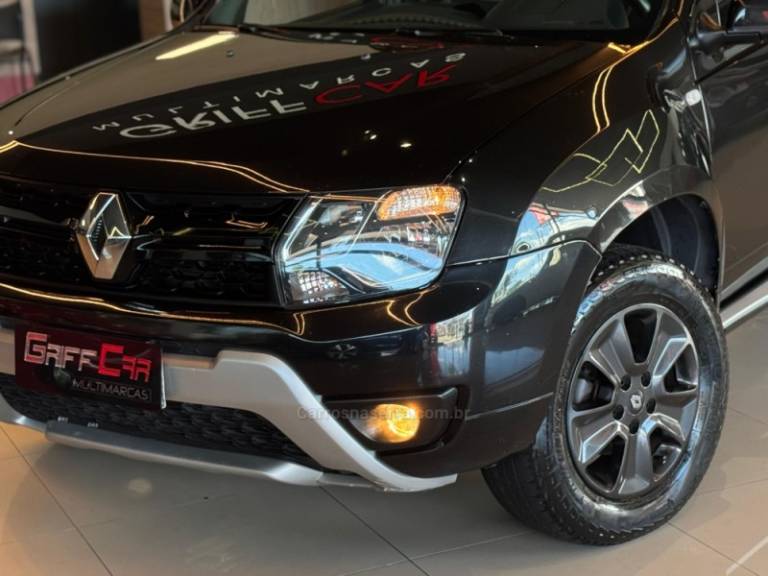 RENAULT - DUSTER - 2015/2016 - Preta - R$ 63.900,00