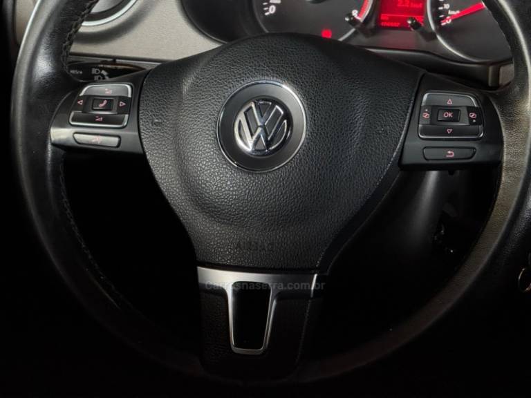 VOLKSWAGEN - SAVEIRO - 2015/2015 - Vermelha - R$ 73.900,00