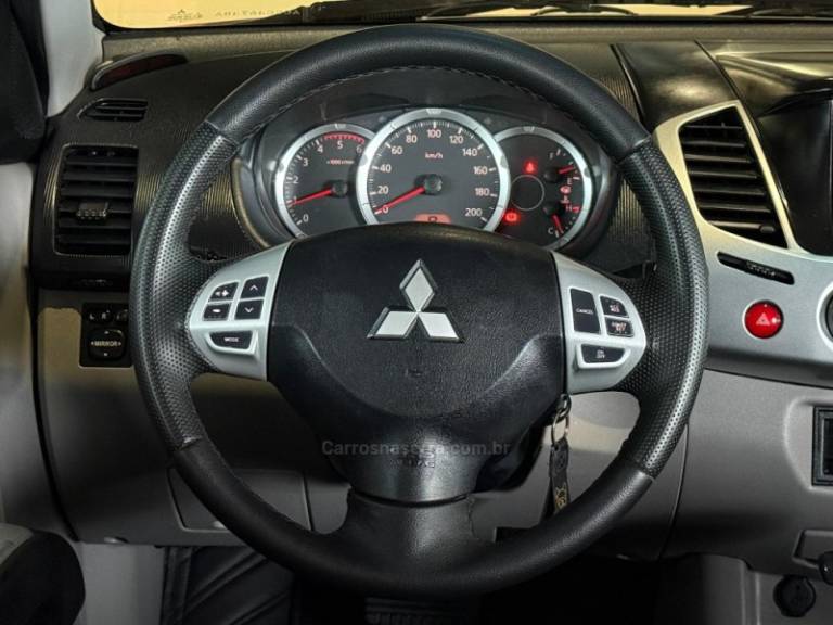 MITSUBISHI - L200 TRITON - 2012/2012 - Vermelha - R$ 109.900,00
