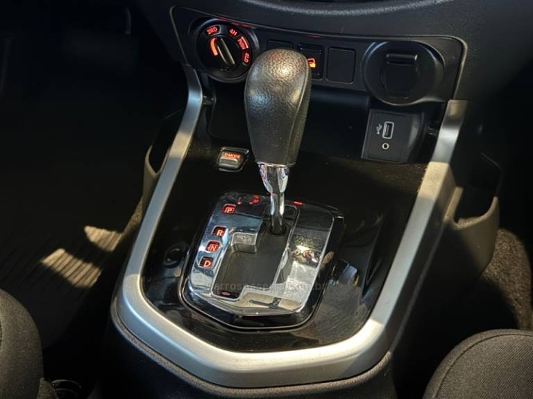 NISSAN - FRONTIER - 2022/2023 - Preta - R$ 183.900,00