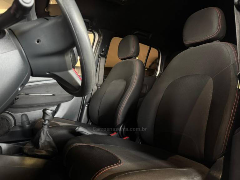 FIAT - UNO - 2014/2015 - Prata - R$ 44.900,00