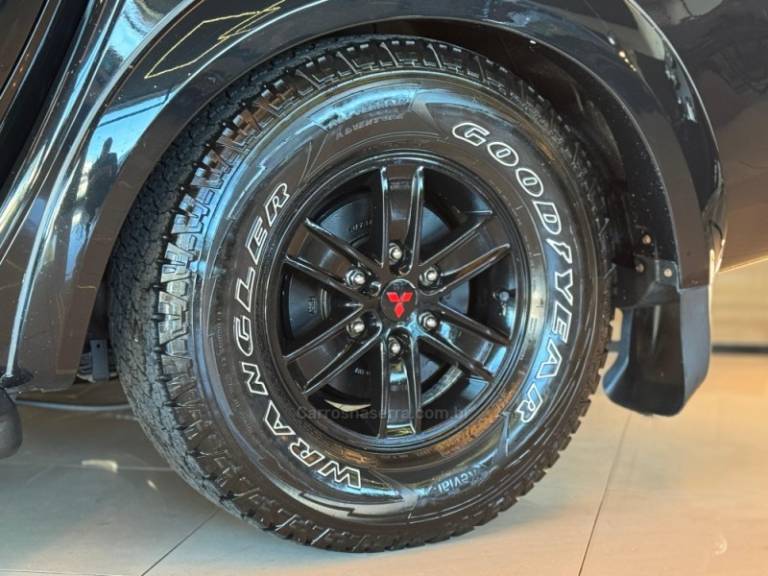 MITSUBISHI - L200 TRITON - 2010/2010 - Preta - R$ 99.900,00
