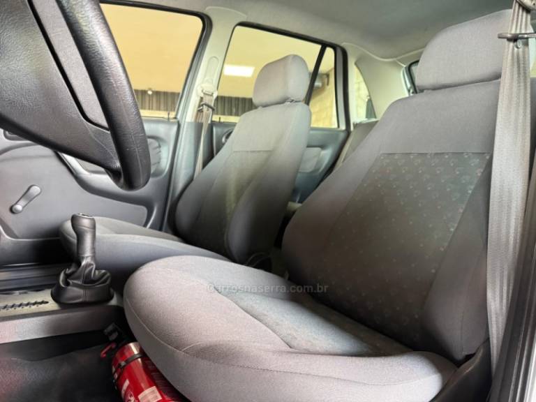 VOLKSWAGEN - GOL - 2003/2003 - Prata - R$ 39.900,00