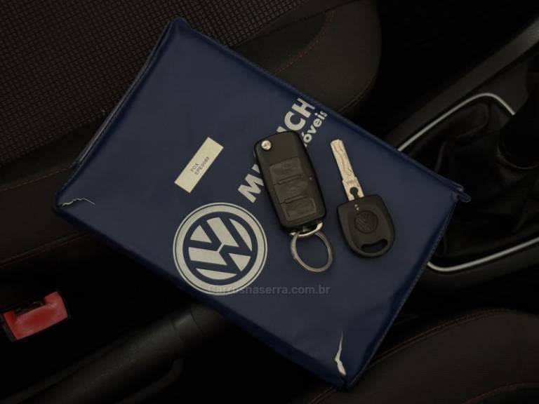 VOLKSWAGEN - FOX - 2010/2011 - Prata - R$ 39.900,00