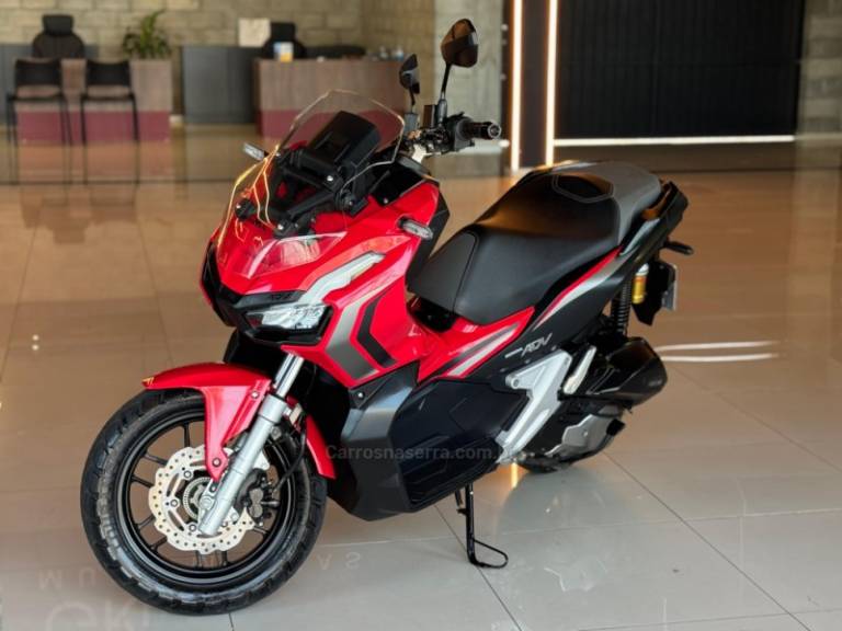 HONDA - ADV 150 - 2023/2024 - Vermelha - R$ 23.900,00