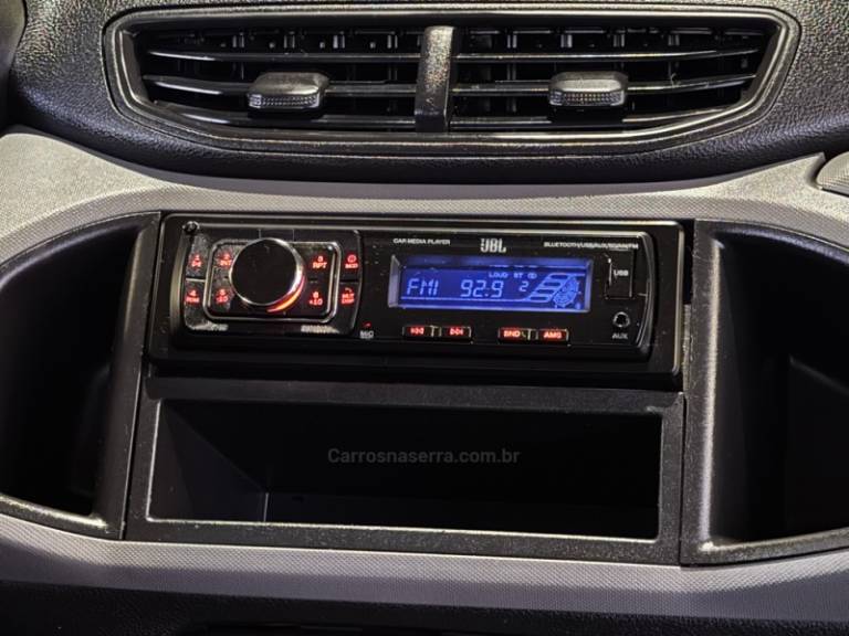CHEVROLET - ONIX - 2017/2018 - Branca - R$ 49.900,00