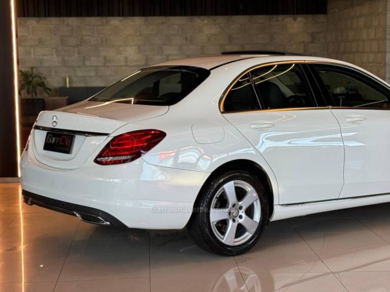 MERCEDES-BENZ - C 200 - 2015/2016 - Branca - R$ 125.900,00