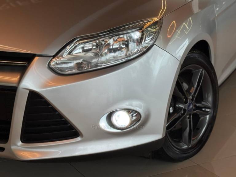 FORD - FOCUS - 2012/2014 - Prata - R$ 49.900,00