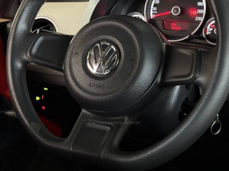 VOLKSWAGEN - UP - 2015/2016 - Vermelha - R$ 52.900,00
