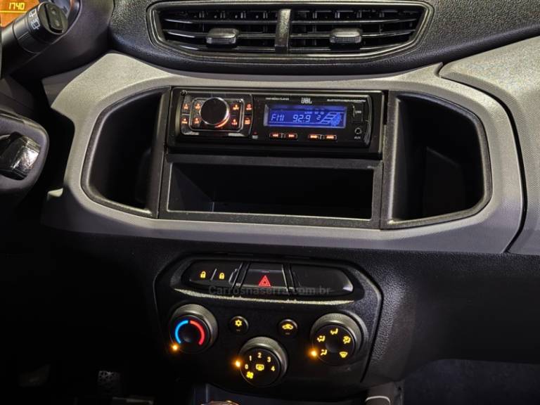 CHEVROLET - ONIX - 2017/2018 - Branca - R$ 49.900,00