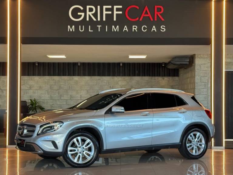 MERCEDES-BENZ - GLA 200 - 2014/2015 - Prata - R$ 89.900,00