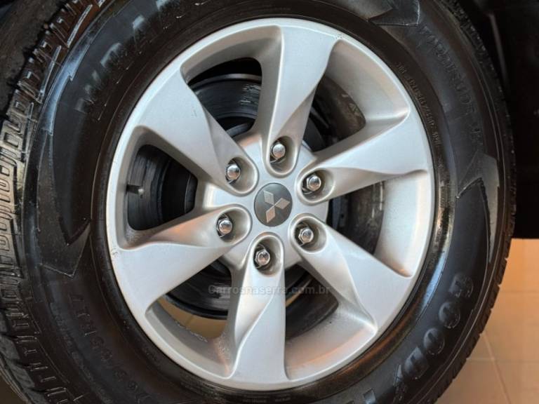 MITSUBISHI - PAJERO DAKAR - 2011/2012 - Preta - R$ 109.900,00