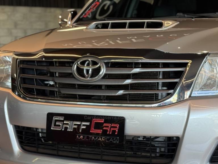 TOYOTA - HILUX - 2014/2014 - Prata - R$ 147.900,00