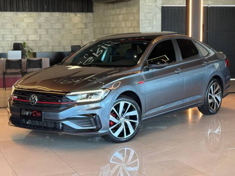 VOLKSWAGEN - JETTA - 2018/2019 - Cinza - R$ 159.900,00